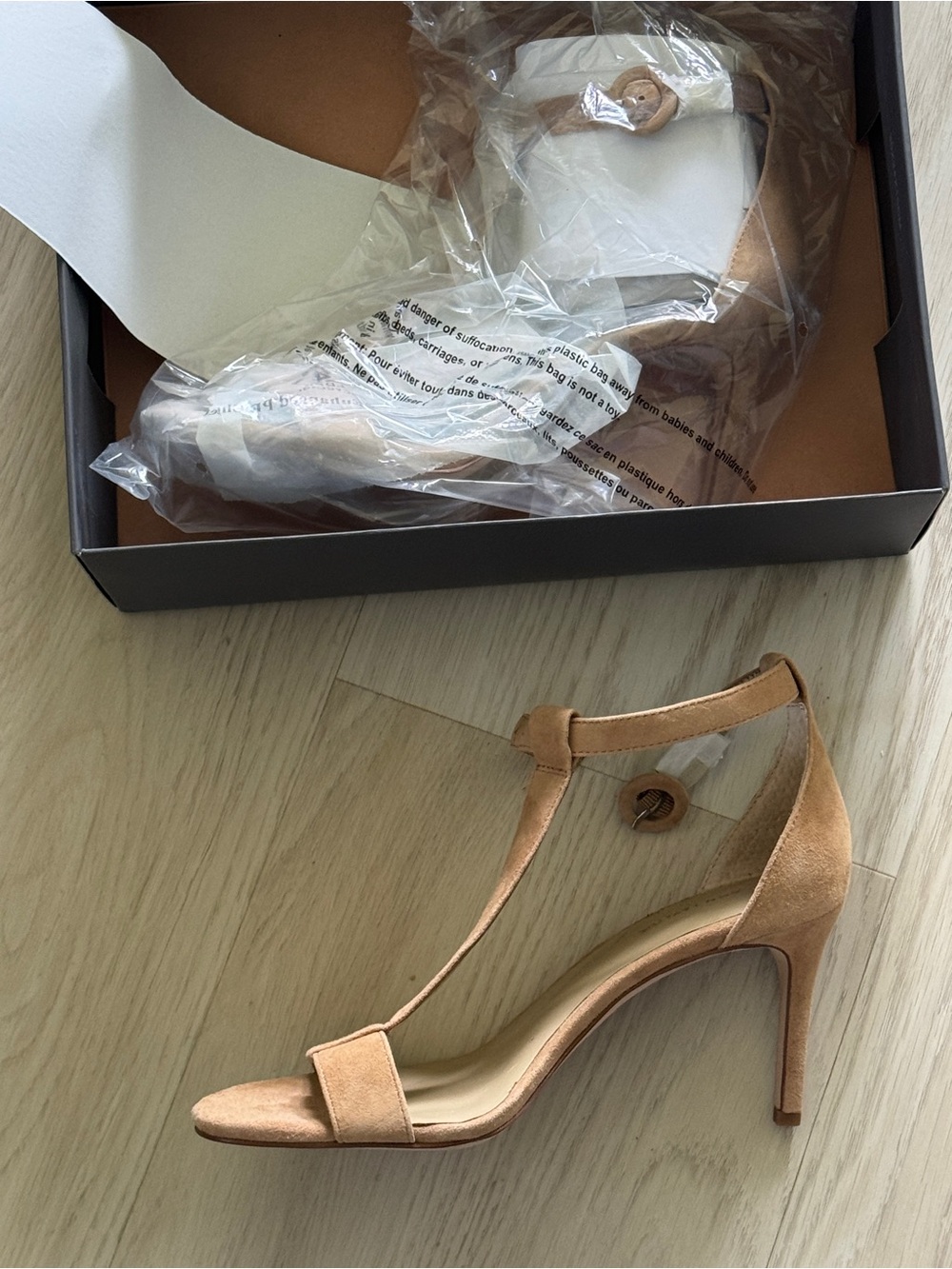 NEW WITH FLAWS Ann Taylor Demi suede t-strap sandal heels 7.5 AS IS CARAMEL TAN